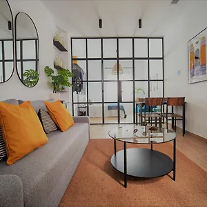 Pelicano Seville